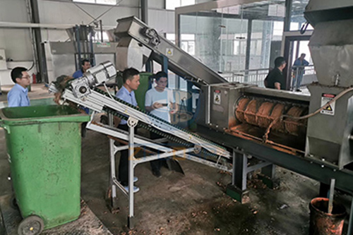 泔水处理机的使用是很有发展市场的